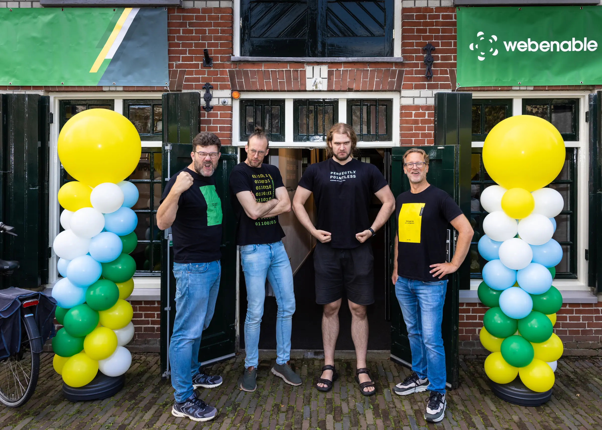 Groepsfoto stoere pose (Thijs, Jochem, Michael en Peter)