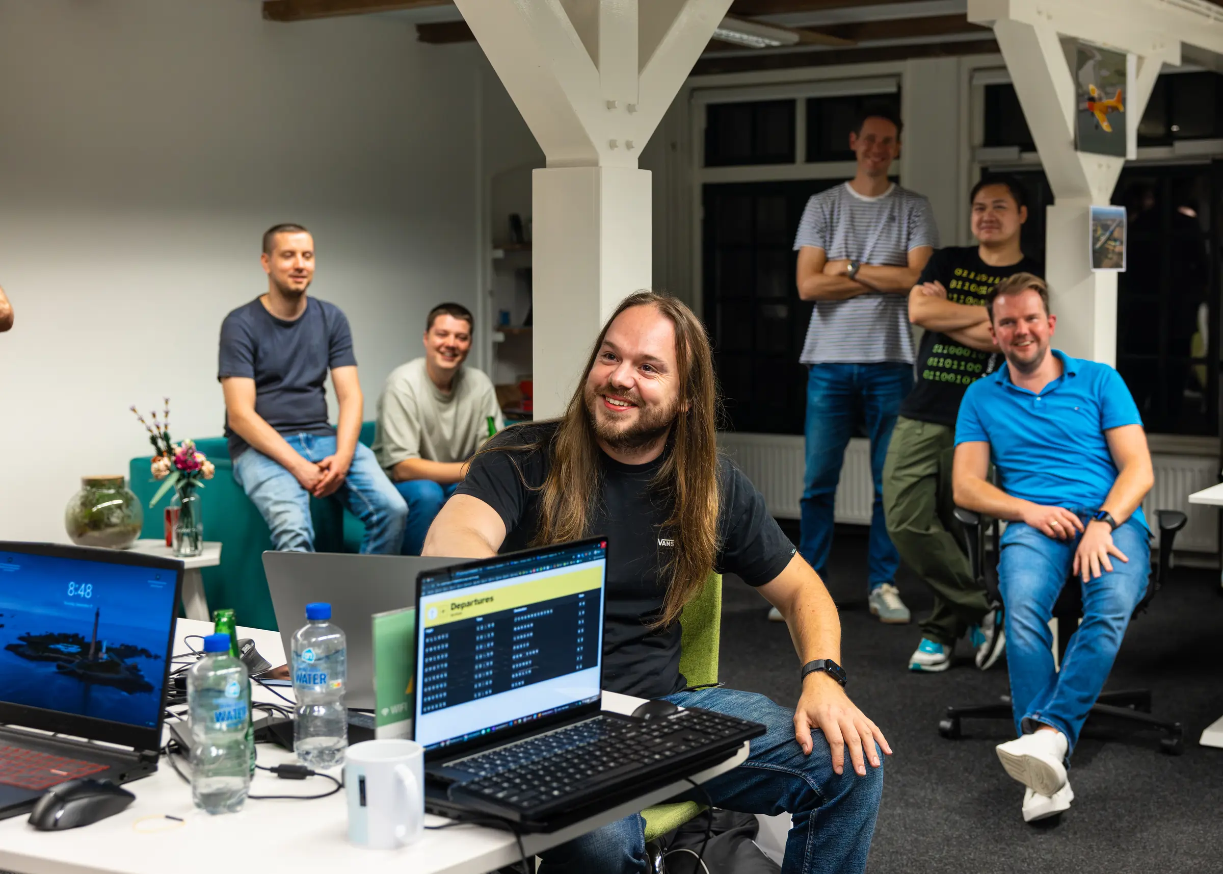 Vluchtenbord departures demo met publiek (Remco, Sybren, Jeffrey, Lars, Vincent en Henk)