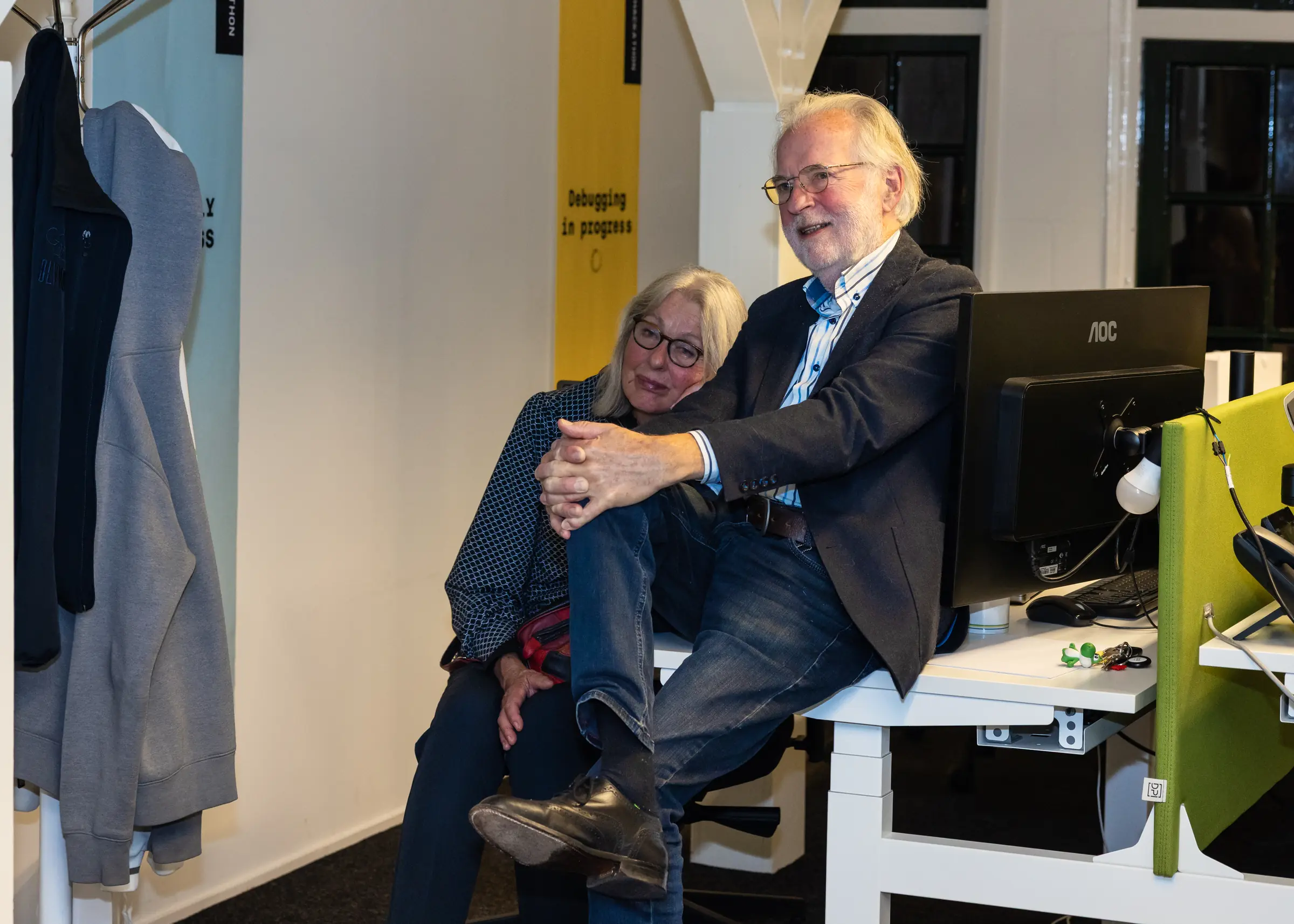 Sfeerbeeld bezoekers bij Debugging in Progress (Elly en Kees)